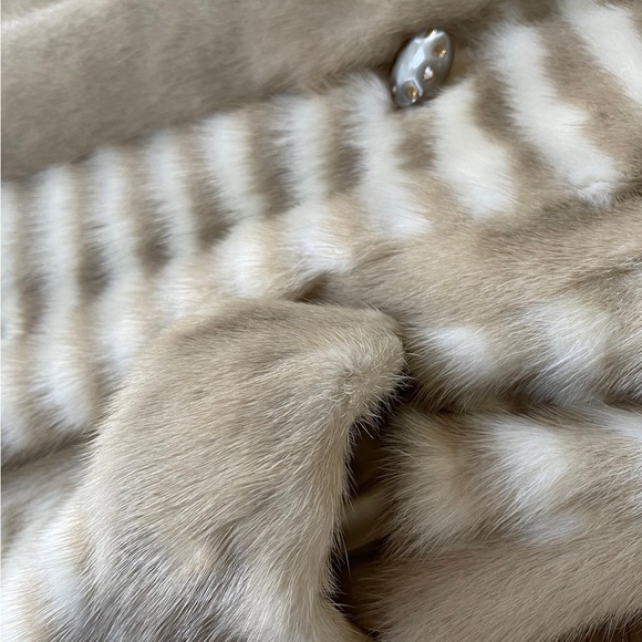 SOLD; Stunning Vintage Retro Mink Ladies Coat Size M. Buttons Set With Crystals - Picture 9 of 9